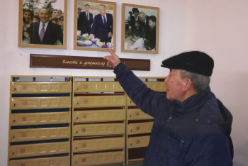 Фотография к новости: Портреты Президента повесил в подъезде житель Костаная