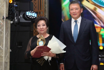 Фотография к новости: Матери Головкина вручили премию «Достояние казахстанского спорта»