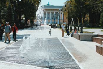 Фотография к новости: Главе общества инвалидов Алматы было стыдно за улицу Панфилова перед представителем ООН