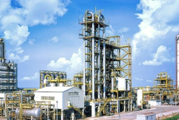 Фотография к новости: Новая деталь и иностранные сварщики прибыли на ПНХЗ