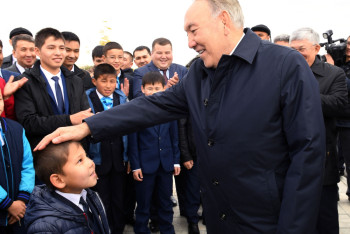 Фотография к новости: Мальчик из Аральска рассказал, как Назарбаев пригласил его в Астану