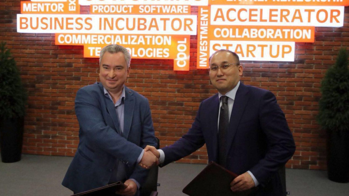 Абаев встретился с директором Парка высоких технологий Белоруссии