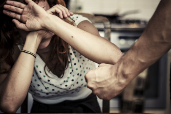 Фотография к новости: За истязание жены алматинца привлекли к уголовной ответственности