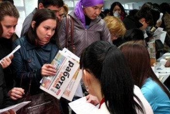 Фотография к новости: Как будут помогать семейным безработным казахстанцам, рассказали в Правительстве