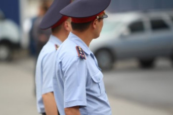 Фотография к новости: За попытку нападения на полицейских задержан семейный дебошир