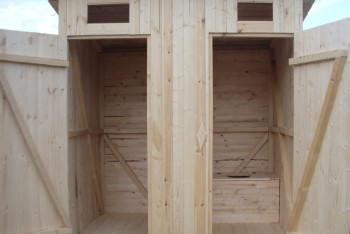 Фотография к новости: Снести 18 уличных туалетов во дворе дома распорядился аким ЮКО