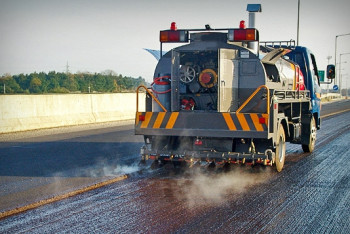 Фотография к новости: Проблему отсутствия хранилищ для битума подняли в Актау