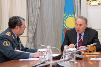 Фотография к новости: Военнослужащие поблагодарили Назарбаева за повышение зарплаты