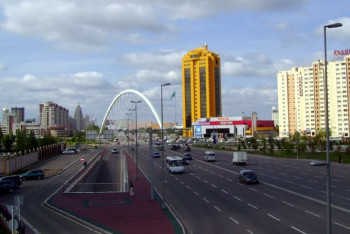 Фотография к новости: Полиция Астаны просит водителей временно пересесть на автобусы 