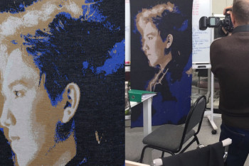 Необычный портрет Димаша Кудайбергенова изготовили на вязальной машине в Астане