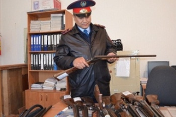 Фотография к новости: На продаже оружия полиции акмолинцы заработали 14 млн тенге