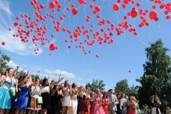 Фотография к новости: МОН РК обеспокоено сборами денег с родителей на выпускные 