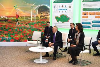 Фотография к новости: Назарбаев посетил Международный центр зеленых технологий и инвестиционных проектов