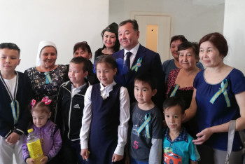 Фотография к новости: В Уральске новоселье отмечают многодетные семьи