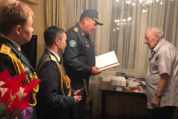 Фотография к новости: Ветеранам Великой Отечественной войны вручили медали от имени министра обороны 