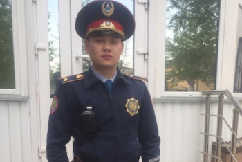 Фотография к новости: Полицейский Кокшетау спас больного эпилепсией мужчину