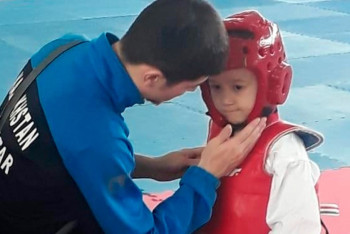 Фотография к новости: Что известно о казахстанском мальчике из видео Конора МакГрегора 