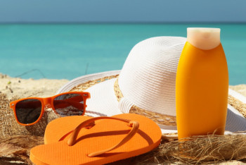 Фотография к новости: Ученые признали солнцезащитный крем потенциально опасным 