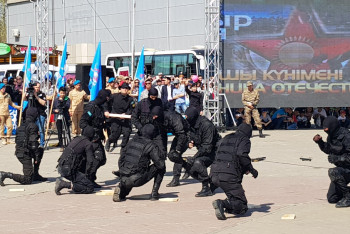 Боевые приёмы показал на главной площади Кокшетау отряд СОБРа