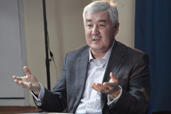 Амиржан Косанов получил удостоверение кандидата в Президенты РК