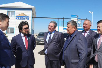 Фотография к новости: Депутаты Мажилиса встретились с коллективом завода по выпуску гипса в Жамбылской области