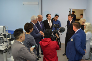 Депутаты Мажилиса ознакомились с работой уникального офтальмологического центра в СКО