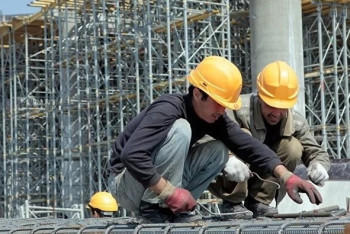 Фотография к новости: Токаев: труд ученых, строителей, рабочих почетен и должен отмечаться госнаградами 