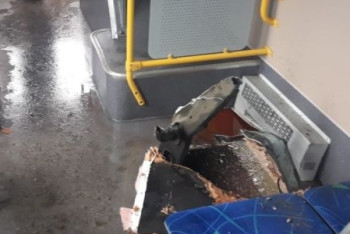 Крышка люка пробила днище автобуса в Алматы: у пострадавшей перелом большой берцовой кости