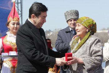 Фотография к новости: В Карагандинской области 27 многодетных семей получили квартиры 