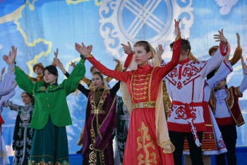 Фотография к новости: Новоселье, гулянья, гранты: как в Прииртышье отметили 1 мая 