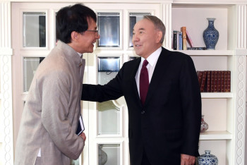 Фотография к новости: Опубликованы новые фото встречи Нурсултана Назарбаева с Джеки Чаном