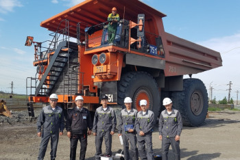 Крупнейшая в стране первичная ячейка Nur Otan поддержала своего кандидата в Президенты