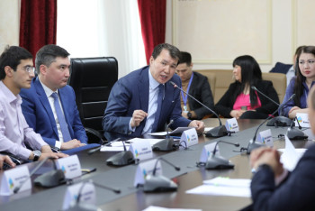 Фотография к новости: Алик Шпекбаев призвал пересмотреть подходы к антикоррупционной работе  