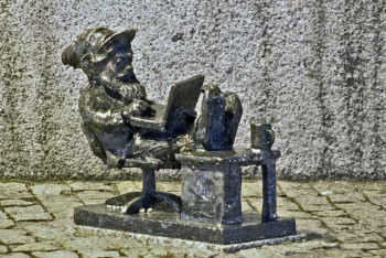 Фотография к новости: Гном-хипстер в кимоно стал символом чемпионата Европы по қазақша күрес