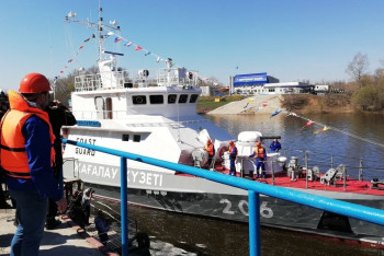 В Уральске спустили на воду корабль "Нур-Султан"