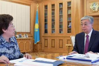 Фотография к новости: Токаев поручил избавить учителей от излишней отчетности 