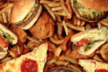 Фотография к новости: Бекшин перечислил 7 продуктов, которыми чаще всего травятся казахстанцы 