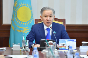 Фотография к новости: Нигматулин провел заседание оргкомитета по организации IV совещания евразийских парламентариев