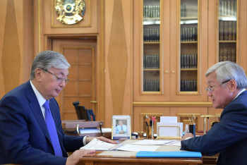 Фотография к новости: Президент РК принял министра труда и социальной защиты населения Бердибека Сапарбаева