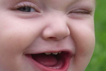 Фотография к новости: Поднимает ли улыбка настроение, выяснили учёные