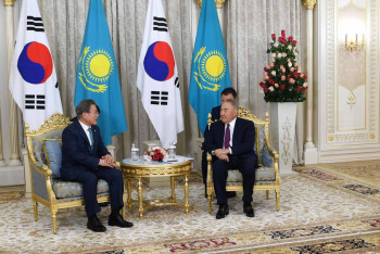 Фотография к новости: Нурсултан Назарбаев встретился с Президентом Республики Корея Мун Чжэ Ином