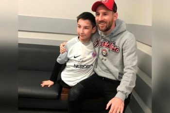 Фотография к новости: Казахстанский "Ник Вуйчич" Али Турганбеков встретился с Месси