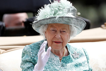 Фотография к новости: Елизавета II отметила 93-летие