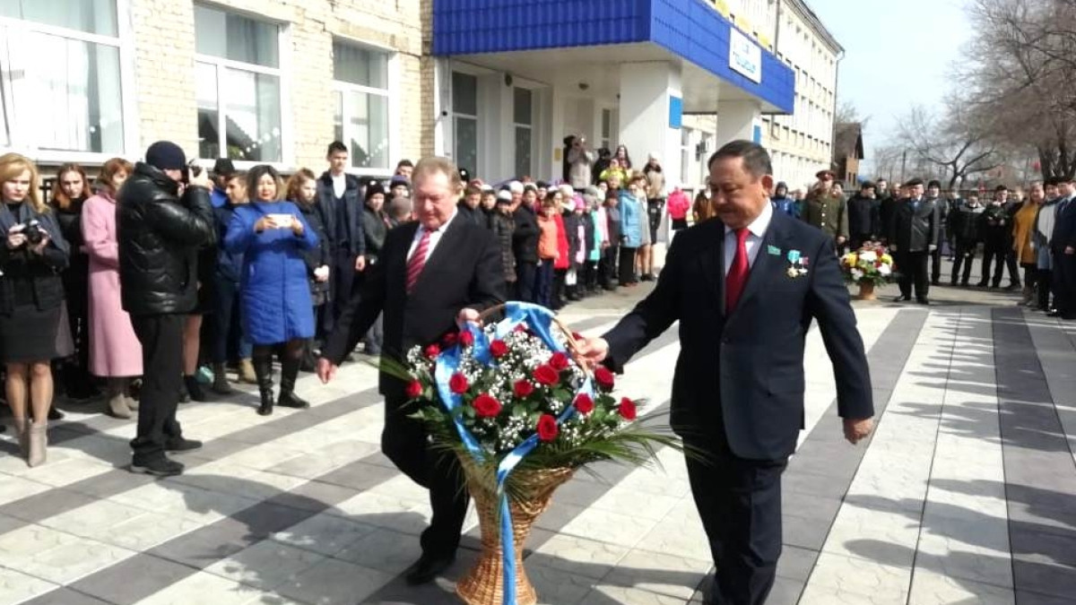 автора