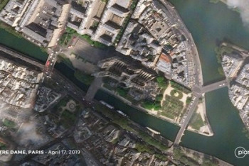 Фотография к новости: Разрушенный пожаром собор Парижской Богоматери показали из космоса