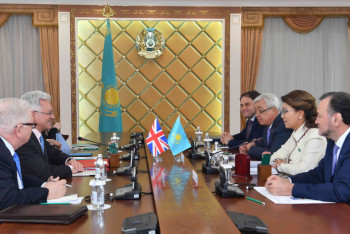 Фотография к новости: Дарига Назарбаева провела встречу с британским министром по делам Европы и Америки