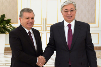 Фотография к новости: Токаев и Мирзиёев подписали совместное заявление