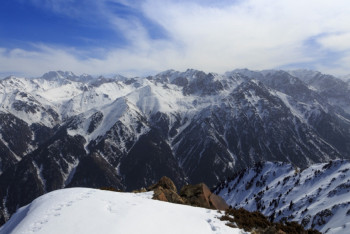 Фотография к новости: Жителей  Алматы предупреждают о возможном сходе лавин