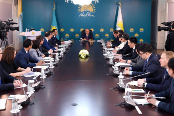 Фотография к новости: Назарбаев провел совещание с активом партии Nur Otan