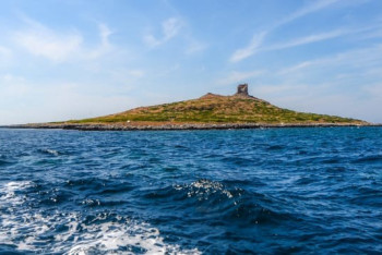 Фотография к новости: Остров у побережья Сицилии продаётся за 2 млн евро